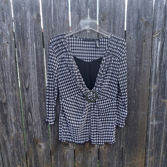 Apostrophe Tops - APOSTROPHE MEDIUM  PLEATED ACCENT TOP